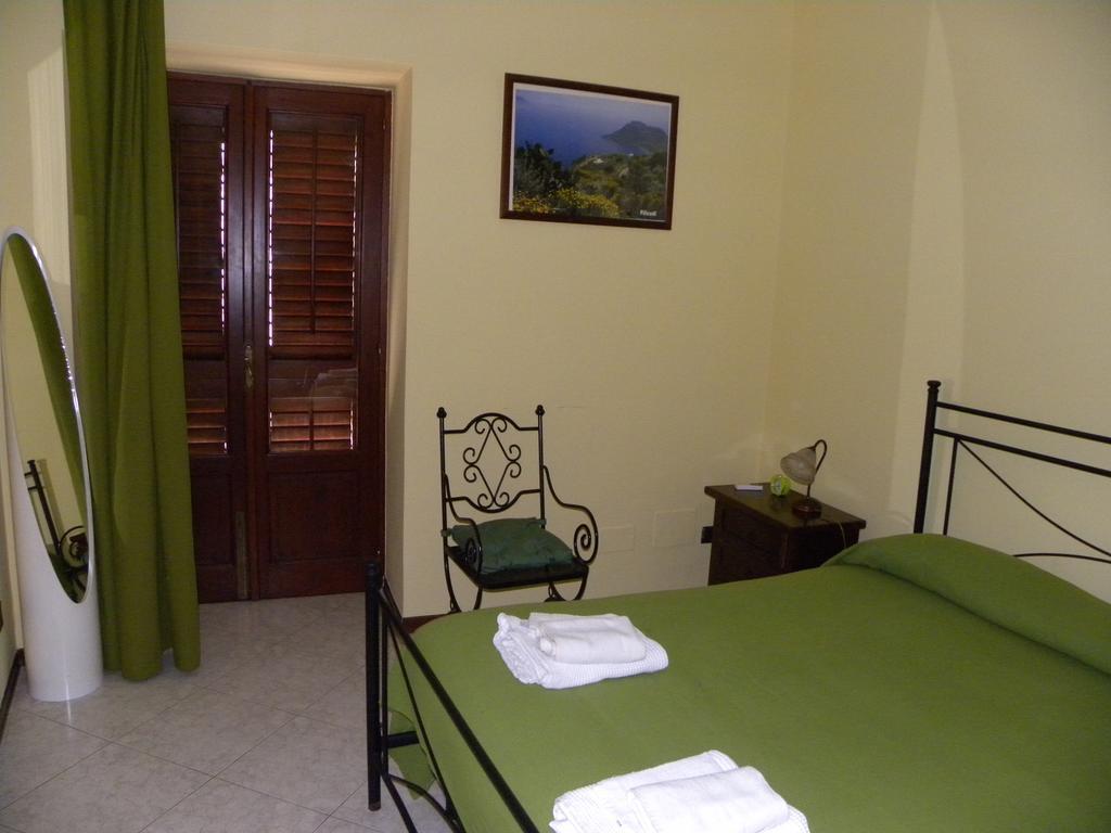 Case Vacanze Albamarina Lipari  Room photo